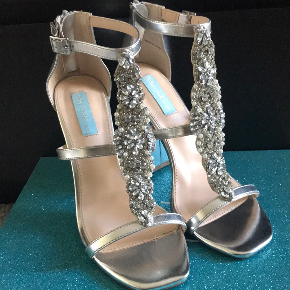 BNIB Betsey Johnson Blue Lydia heels Silver